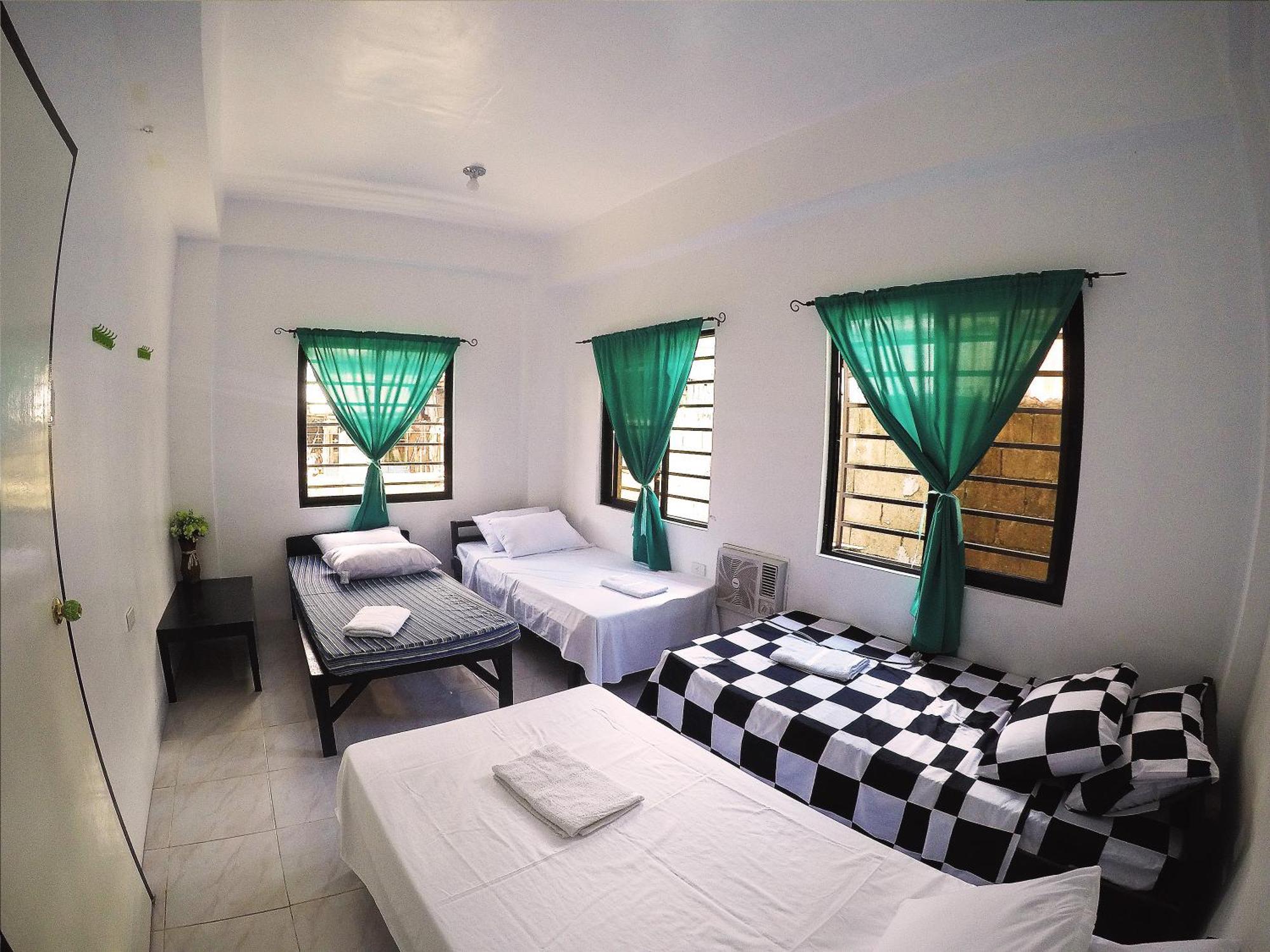 Full Moon Hostel โกรอน ภายนอก รูปภาพ